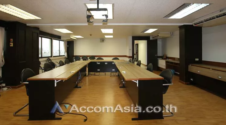 5  Office Space For Rent in Phaholyothin ,Bangkok BTS Ari at Thirapol Building AA14128